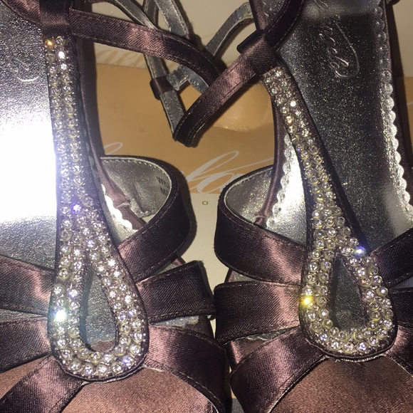 David’s Bridal/Michaelangelo “Willow” Embellished Espresso Wedges sz 8 - Picture 9 of 16